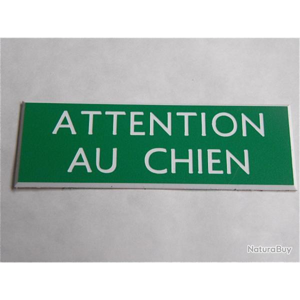 Plaque adhsive "ATTENTION AU CHIEN " format 25 x 75 mm fond vert