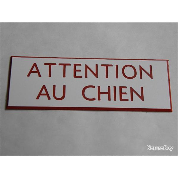 Plaque adhsive "Attention au CHIEN " dimensions 29 x 100 mm fond blanc texte rouge