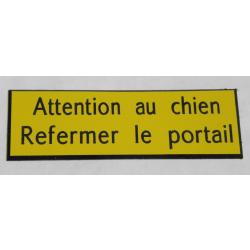 Plaque adhésive "Attention au chien Refermer le portail" format 29 x 100 mm fond JAUNE