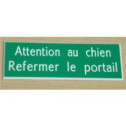 PANNEAU adhésif "Attention au chien Refermer le portail " dimensions 60 x 200 mm fond vert