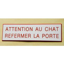 PANNEAU "ATTENTION AU CHAT REFERMER LA PORTE " format 60 x 200 mm fond BLANC TEXTE ROUGE