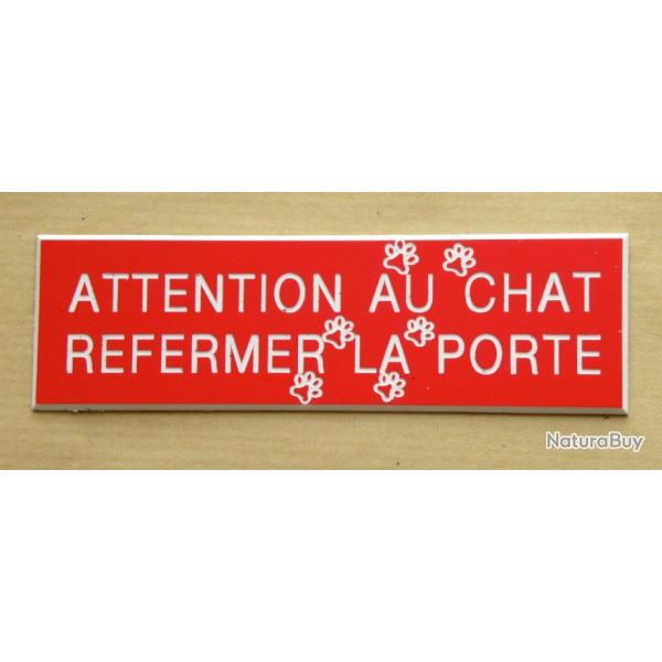 PANCARTE "ATTENTION AU CHAT REFERMER LA PORTE " (MOTIFS PATTES) format 50 x 150 mm fond rouge