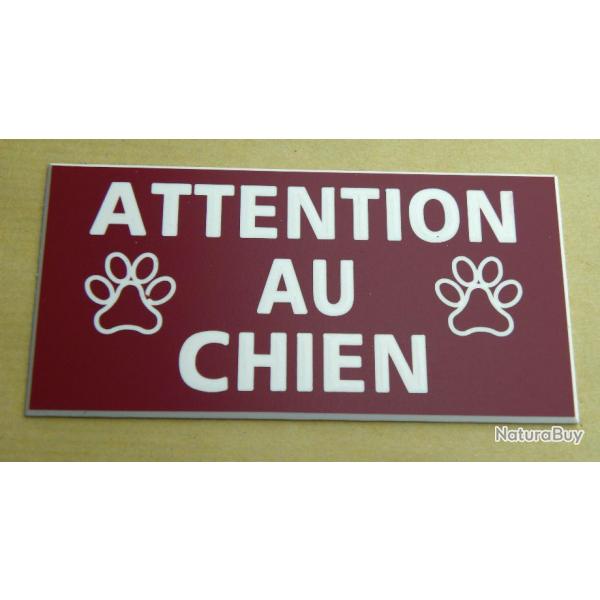 Plaque adhsive "ATTENTION AU CHIEN " format 48 x 100 mm fond  BORDEAU
