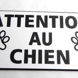 Plaque adhésive "ATTENTION AU CHIEN " format 48 x 100 mm fond BLANC