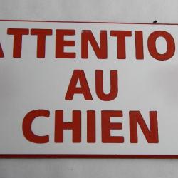 Plaque adhésive "ATTENTION AU CHIEN " dimensions 48 x 100 mm fond blanc texte rouge