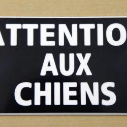 panneau "ATTENTION AUX CHIENS" dimensions 98 x 200 mm fond NOIR