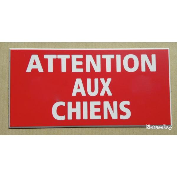Plaque adhsive "ATTENTION AUX CHIENS " dimensions 48 x 100 mm fond  ROUGE