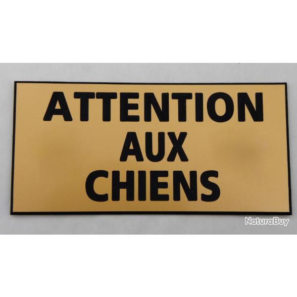Plaque adhsive "ATTENTION AUX CHIENS " dimensions 48 x 100 mm fond OR