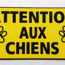 Plaque adhésive "ATTENTION AUX CHIENS " format 48 x 100 mm fond JAUNE