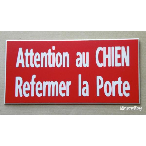 Plaque adhsive "Attention au CHIEN Refermer la Porte" format 48 x 100 mm fond  ROUGE