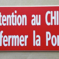 Plaque  "Attention au CHIEN Refermer la Porte" format 75 x 150 mm fond rouge