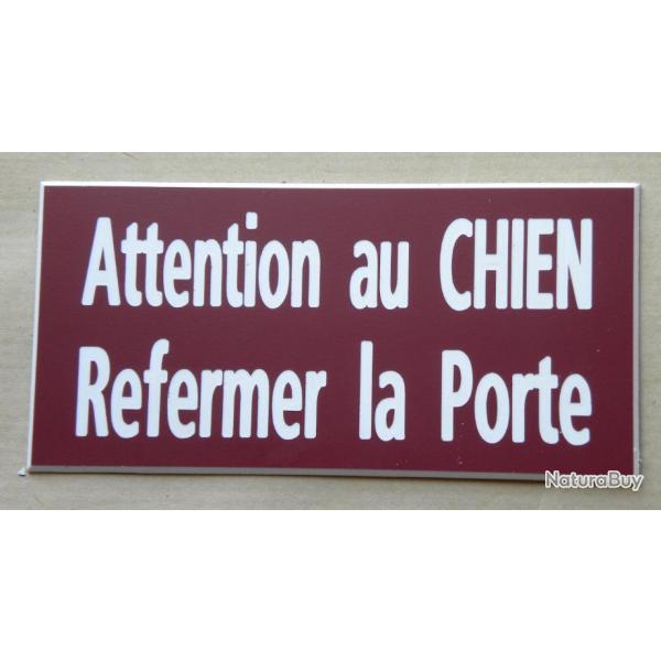Plaque  "Attention au CHIEN Refermer la Porte" format 75 x 150 mm fond lie de vin