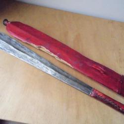 Glaive ancienne est africaine(Masai, Samburu), lame en acier carbon manche bois et cuir.