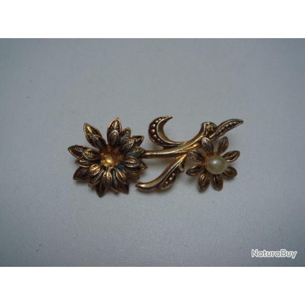 Ancienne broche bijoux vintage fleur en or de Tolde perles nacres blanches  rparer