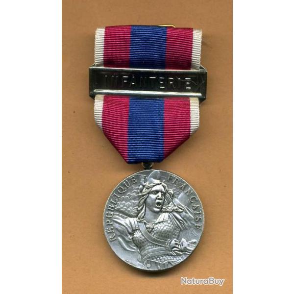 Mdaille de la Dfense Nationale chelon argent,agrafe INFANTERIE