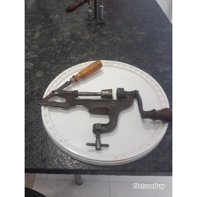 ancien sertisseur a cartouches CHASSE calibre 16 THE RECORD