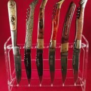 Présentoir 8 gros couteaux oblique à poser en bois - création