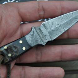Couteau de chasse Damas fait à la main -   Peut se porter en tour de cou avec gaine (3)