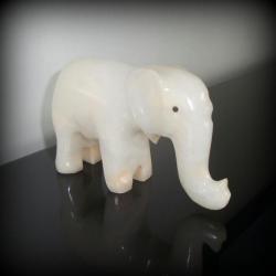Eléphant blanc en onix-Objet de vitrine-Objet de décoration-Eléphanto
