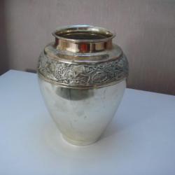 vase en métal argenté hauteur 19 cm diametre 15 cm, vers 1890