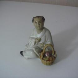 statuette en porcelaine de chine hauteur 6,5 cm x 5 cm