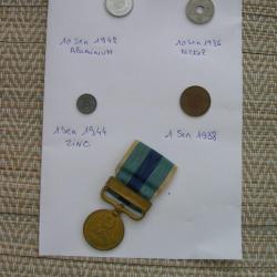 Lot  Empire du Japon : Quatre pièces WW2  et une Médaille militaire. guerre 1904-1905 .