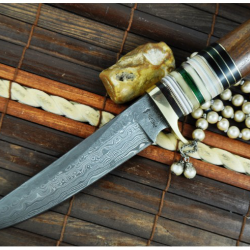 Couteau de chasse à lame fixe en acier damas     Fait main avec gaine en cuir