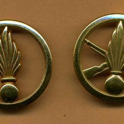 lot de 2 insignes de béret  -  cadre spécial + Infanterie
