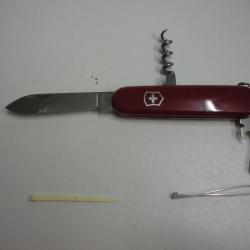N3944- COUTEAU VICTORINOX WAITER ROUGE - NEUF!!!