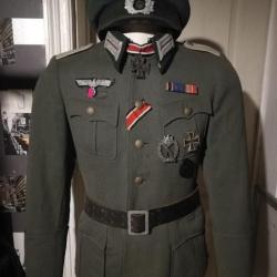 Vareuse Lieutenant Allemand WW2 Authentique avec décoration.