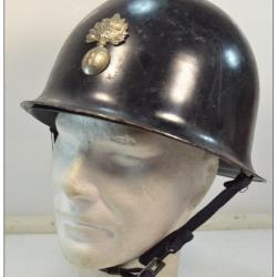 Ancien casque modèle 51 Gendarmerie Départementale, complet avec jugulaire et sous-casque