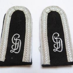 PAIRE DE PATTES DE D'EPAULE DE SOUS-CHEF DE PELOTON DE L'INFANTERIE ,GROSSDEUTSCHLAND