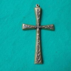 Croix en laiton.