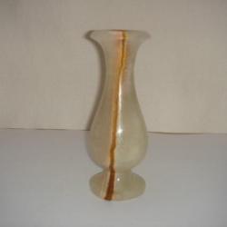 vase en onyx hauteur 19,5 cm trés bon état