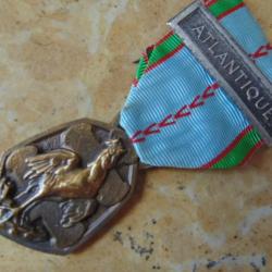 médaille commémorative libération 1939 1945 peu courante barrette  ATLANTIQUE marine nationale marin