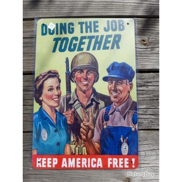 PLAQUE METAL PROPAGANDE U.S. WWII "DOING THE JOB TOGETHER"