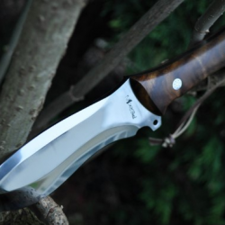 Couteau de chasse avec gaine en cuir