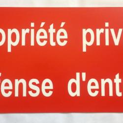 Panneau "Propriété privée défense d'entrer" format 150 x 300 mm fond ROUGE