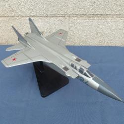 Très belle maquette d'exposition bois Mikoyan MiG-31 'Foxhound'