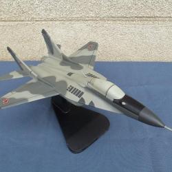 Très belle maquette d'exposition bois  MiG-35 Fulcrum
