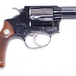 Revolver Smith et Wesson 37 airweight Calibre 38 Special.