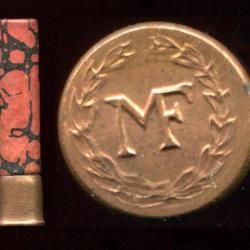 9 mm Flobert Manufrance - marbrée rouge - marquage MF couronne de lauriers - poudre noire