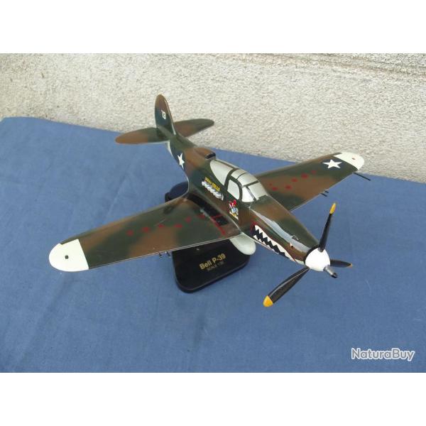 Trs belle maquette d'exposition bois d'un Bell P-39 Airacobra