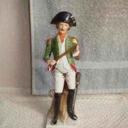 statuette en porcelaine officier de cavalerie hauteur 22 cm x 6 cm