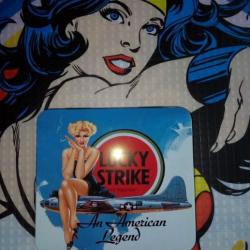 Pin up Américaine USA AIR FORCE JOLIE FILLE  SEXY boîte cigarettes en tôle  Lucky strike JEEP WILLYS