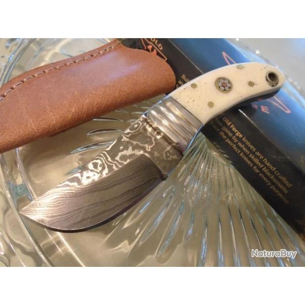 Couteau Old Forge Stubby Skinner Lame Damas 256 Couches Manche Os Etui Cuir OF037