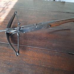 rarissime et authentique arbalète de guerre incendiaire du 16eme siècle.