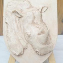Blason artisanal représentant un Rhinocéros  ( Fintion vieux blanc )