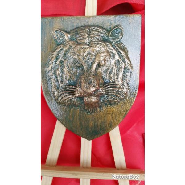 Blason artisanal reprsentant une tte de Tigre ( Fintion bronze  ) avec accroche au dos