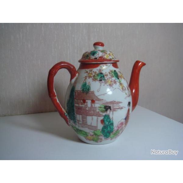 theiere en porcelaine art asiatique hauteur 16 cm x 17 cm trs bon tat